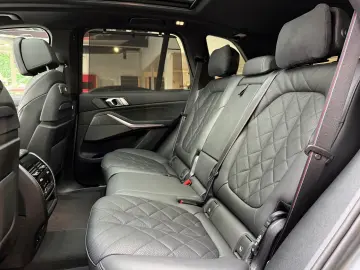 BMW X5 30d xD M Sport FROZEN 7-Sitz Pano-SKY Massage