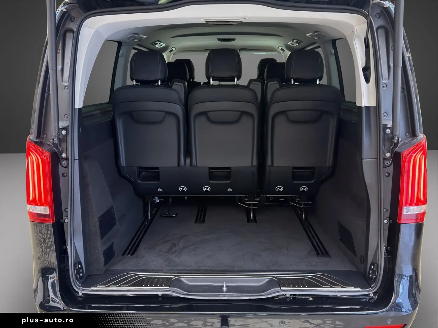 MERCEDES-BENZ V-Class 2023 — imagine 11
