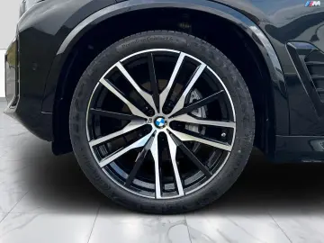 BMW X5 xDrive30d M Sport Luft 22 Pano AHK H&K 360