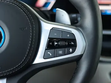 BMW X5 50e xDrive   Individual - Pano - AHK