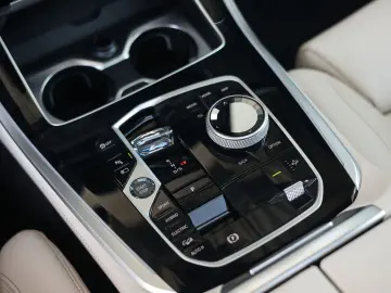 BMW X5 50e xDrive   Individual - Pano - AHK