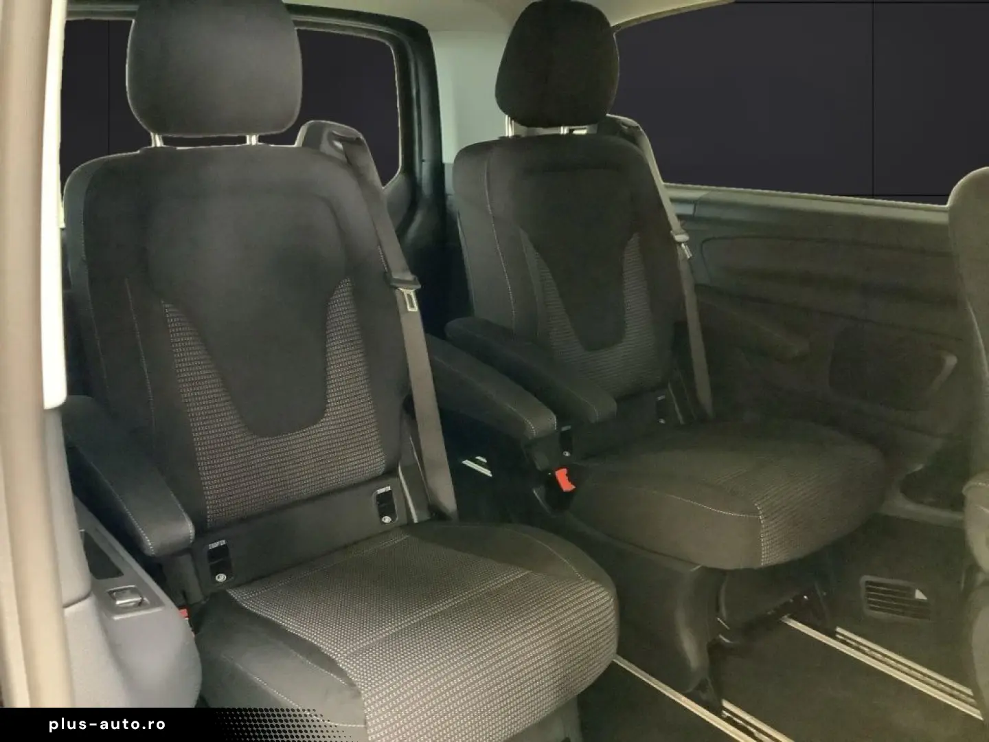 MERCEDES-BENZ V-Class 2024 — imagine 12