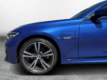 BMW 320 e M Sport E StandHZG AHK-el.Navi Digitales C