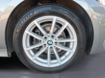 BMW 318i Automatik Navi Tempom.aktiv Bluetooth PDC M