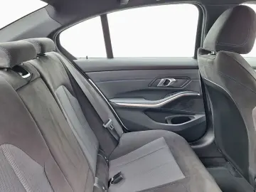 BMW 318i Lim. M Sport Navi RFK USB Sitzh Tempom LED