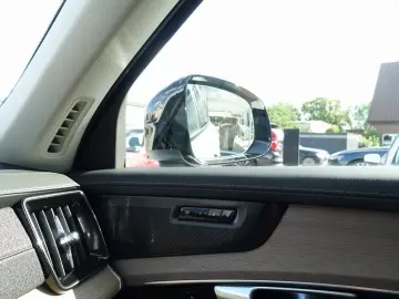 VOLVO XC90 Plus T8 AWD Plug-in Hybrid Pano H&K Head-UP