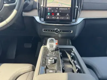 VOLVO XC90 Recharge Plug-In Hybrid T8 AWD Plus Dark 8-