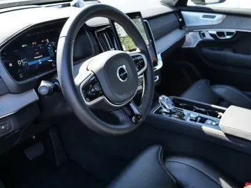 VOLVO XC90 FACELIFT Ultra Dark Recharge Plug-In Hybrid