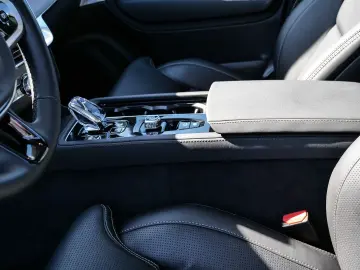 VOLVO XC90 FACELIFT Ultra Dark Recharge Plug-In Hybrid