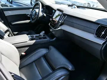 VOLVO XC90 FACELIFT Ultra Dark Recharge Plug-In Hybrid