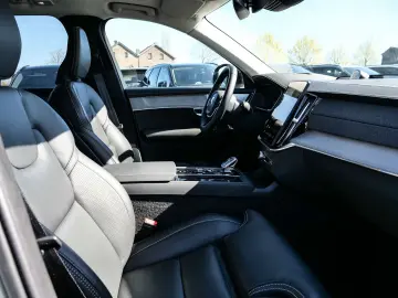 VOLVO XC90 FACELIFT Ultra Dark Recharge Plug-In Hybrid