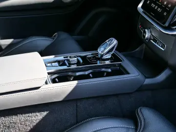 VOLVO XC90 FACELIFT Ultra Dark Recharge Plug-In Hybrid