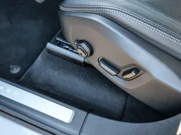 VOLVO XC90 FACELIFT Ultra Dark Recharge Plug-In Hybrid