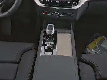 VOLVO XC90 FACELIFT Plus Dark Recharge Plug-In Hybrid