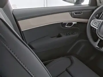 VOLVO XC90 FACELIFT Plus Dark Recharge Plug-In Hybrid