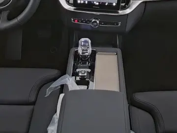 VOLVO XC90 FACELIFT Plus Dark Recharge Plug-In Hybrid