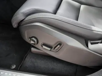 VOLVO XC90 T8 AWD Plus Dark Reskin NP 95.590 -  PANO H