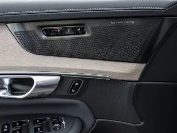 VOLVO XC90 T8 AWD Plus Dark Reskin NP 95.590 -  PANO H
