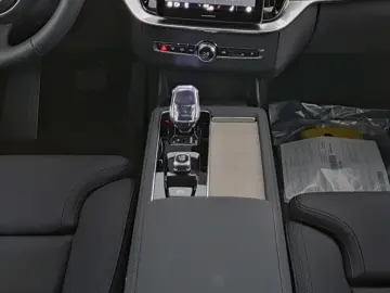 VOLVO XC90 FACELIFT Ultra Dark Recharge Plug-In Hybrid