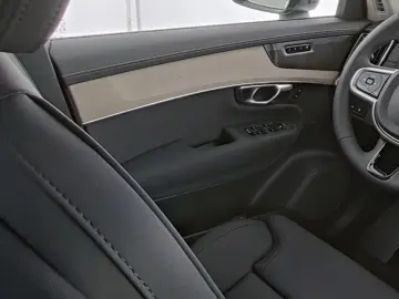 VOLVO XC90 FACELIFT Ultra Dark Recharge Plug-In Hybrid