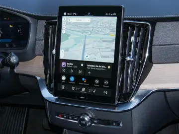 VOLVO XC90 T8 Plus Dark Reskin 360    Harman Kardon