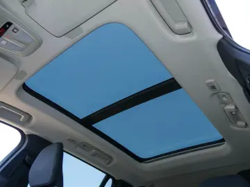 VOLVO XC90 T8 Plus Dark Reskin 360    Harman Kardon