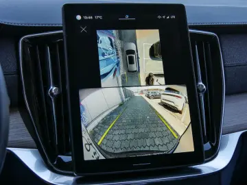 VOLVO XC90 T8 Plus Dark Reskin 360    Harman Kardon
