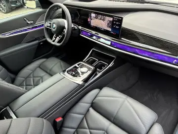 BMW 740 d M-Sport Panorama Stand-HZG B&W DA Prof. 36