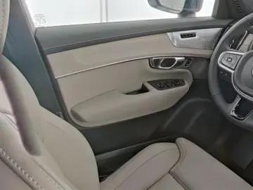 VOLVO XC90 T8 AWD Ultra Bright ACC AHK HUD AKTIVSITZE