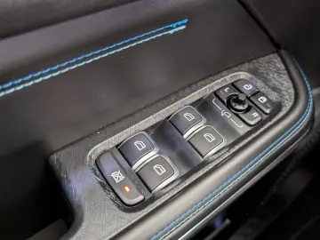LYNC AND CO 01 1 5TD PHEV (EURO 6d) LED NAVI ACC PANO RFK