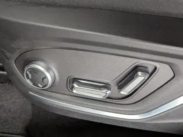 LYNC AND CO 01 1 5TD PHEV (EURO 6d) LED NAVI ACC PANO RFK