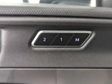 LYNC AND CO 01 1 5TD PHEV (EURO 6d) LED NAVI ACC PANO RFK