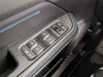 LYNC AND CO 01 1 5TD PHEV (EURO 6d) LED NAVI ACC PANO