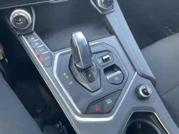 LYNC AND CO 01 1.5 262pk PHEV Adapt.Cruise Panodak Carplay M