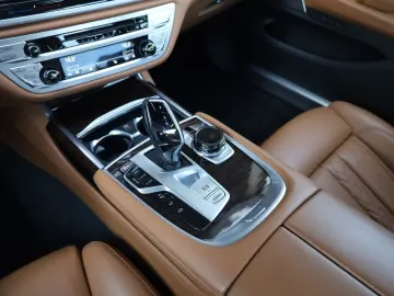 BMW 730d 360  HUD SHZ DAB AIRMATIC HarmanKardon R19
