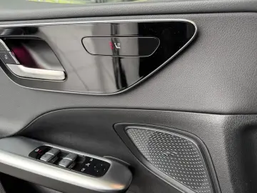 MERCEDES-BENZ C 200 d AVANTGARDE  AHK  Totwinkel  R-…