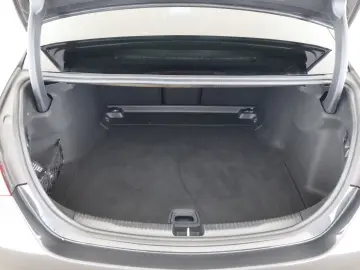 MERCEDES-BENZ C 180 Avantgarde Advanced AHK LED Kamera Navi