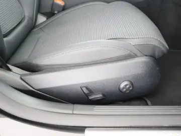 MERCEDES-BENZ C 180 Avantgarde Advanced AHK LED Kamera Navi