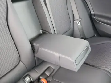 MERCEDES-BENZ C 180 Avantgarde Advanced AHK LED Kamera Navi