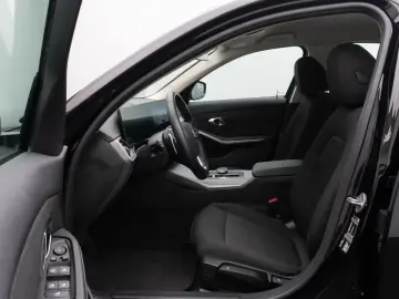 BMW 318i DAB PDC Widscreen Geschwindigkeitsreg LED