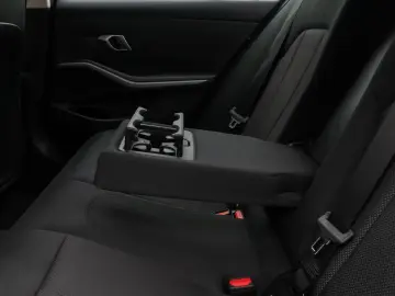 BMW 318i DAB PDC Widscreen Geschwindigkeitsreg LED