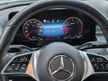 MERCEDES-BENZ C 220d 9G-tr. Panorama Avantgarde wenigKM 1.HD