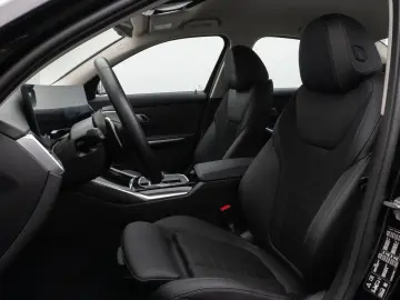 BMW 330d xD Lim. Kamera DAB Leder Alarm Sport 18Zoll