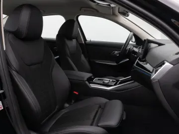 BMW 330d xD Lim. Kamera DAB Leder Alarm Sport 18Zoll