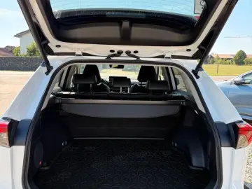 TOYOTA RAV4 Hybrid 4x4 Lounge  AHK Navi 8-fach Leder