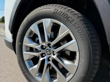 TOYOTA RAV4 Hybrid 4x4 Lounge  AHK Navi 8-fach Leder