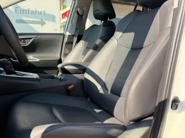 TOYOTA RAV4 Hybrid 4x4 Lounge  AHK Navi 8-fach Leder
