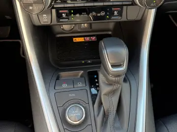 TOYOTA RAV4 Hybrid 4x4 Lounge  AHK Navi 8-fach Leder