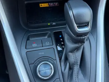 TOYOTA RAV4 Hybrid 4x4 Lounge  AHK Navi 8-fach Leder