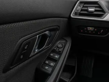 BMW 318i DAB PDC Widscreen Geschwindigkeitsreg LED